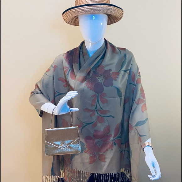 🌟HP🌟NWOT Cotton Khaki Floral Fringed Wrap - Picture 1 of 8